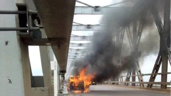 BREAKING: Bus Catches Fire On Niger Bridge