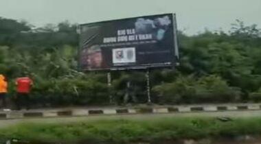 "Obidient" Youths Erect massive Billboard for Peter Obi Campaign in Ibadan
