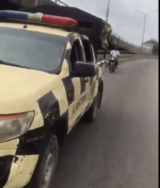 Citizen Arrests Lagos LASTMA Truck For One-Way Traffic Violation