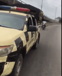 Citizen Arrests Lagos LASTMA Truck For One-Way Traffic Violation