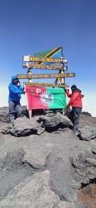 Man Climbs The Highest Mountain In The World Hoists Labour Party Flag