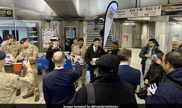 British PM Rishi Sunak Sells Poppies At Westminster Tube Station(Video)