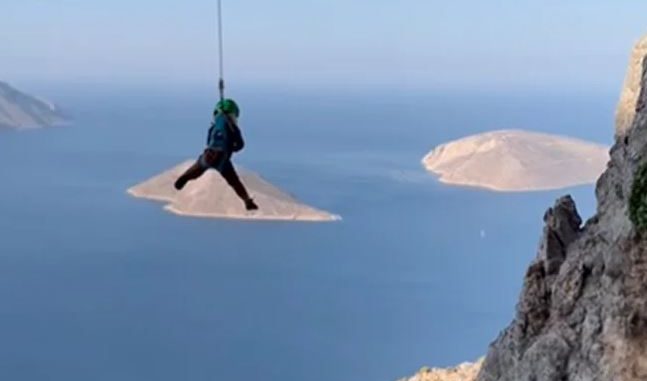 3-Year-Old Girl Swings From Mountain Top While Parents Watch(Video)